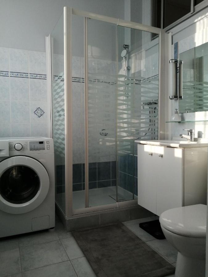 Vittel Spacieux 2 Pieces Renove - Confortable - Vue - 200 Metres Thermes Bagian luar foto