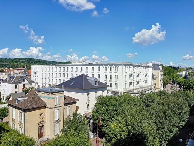Vittel Spacieux 2 Pieces Renove - Confortable - Vue - 200 Metres Thermes Bagian luar foto